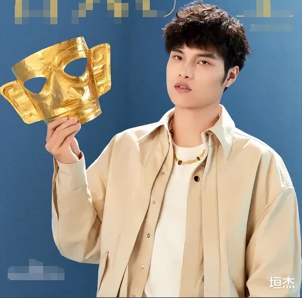 95后小伙自费20万,复原三星堆“黄金面具”,博物馆:来上班吧