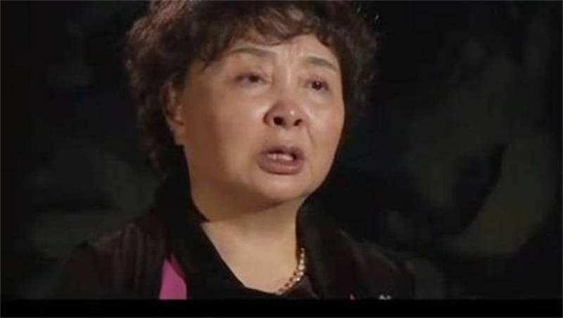 2010年,北京一男子36岁还不结婚,56岁母亲为传宗接代,直接自己生下双胞胎