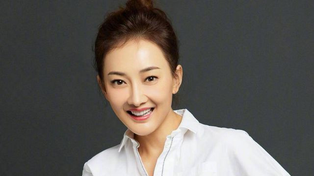 牛莉|牛莉：曾8次荣登春晚，从运动员到影后，现如今49岁越活越年轻