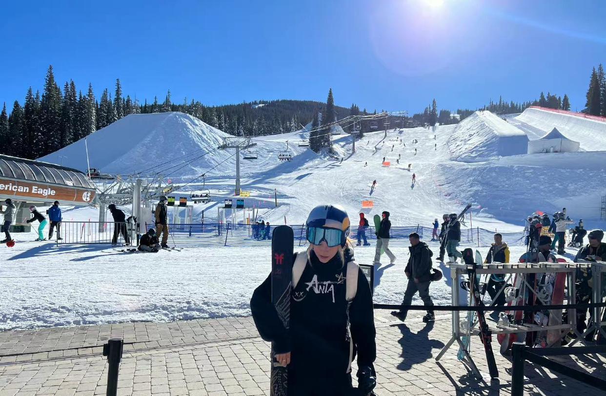 谷爱凌|谷爱凌发文晒照，疑似暂停恋爱回归训练，戴两枚金戒指惹眼