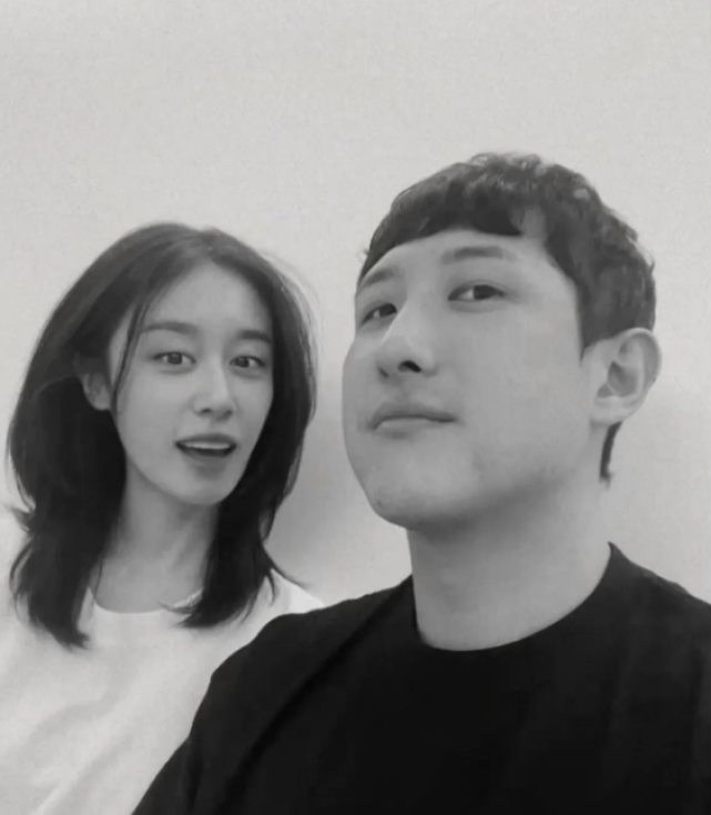 朴智妍|朴智妍与棒球选手黄载均今日举行婚礼，两人婚纱照曝光浪漫幸福