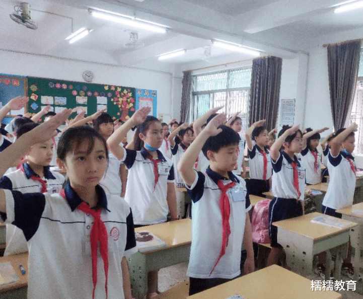 庆阳职业技术学院|初中放假，农村娃人手一个蛇皮袋，网友：想起了我的上学时光