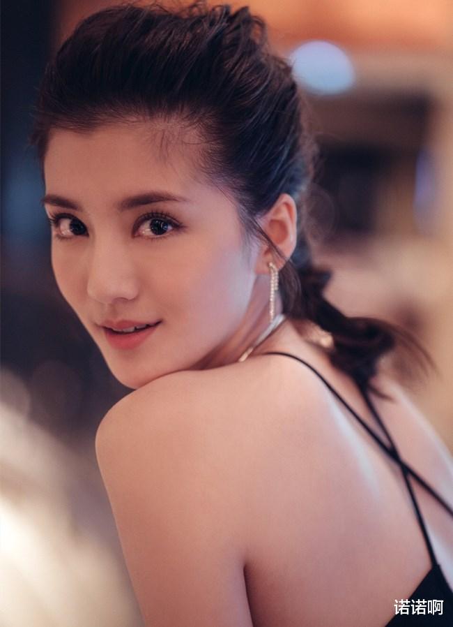 |林峰一家三口游迪士尼，张馨月全身名牌出镜！一个包包价值十几万