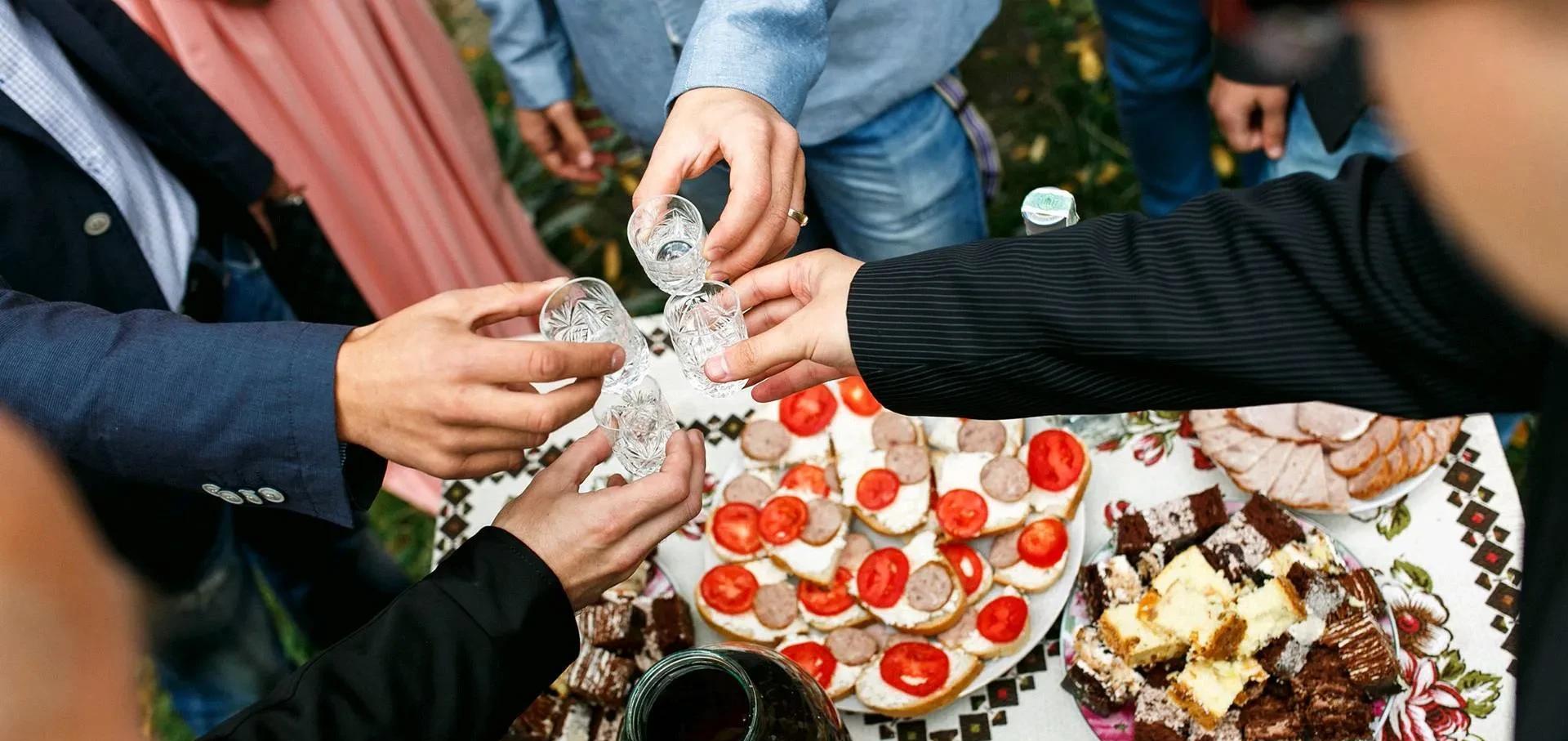 俄罗斯人的伏特加之魂:揭开俄罗斯人狂爱伏特加背后的真实原因