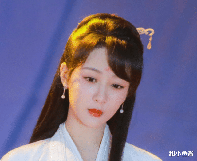 杨紫|杨紫杀青不足一月，又被画了多少饼？制片人本尊下场点赞