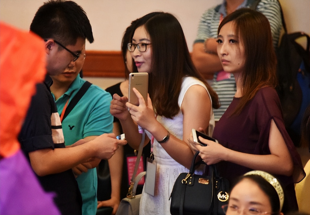 上海大龄女博士征婚,标准让人看了都觉得可笑,网友:自己过吧