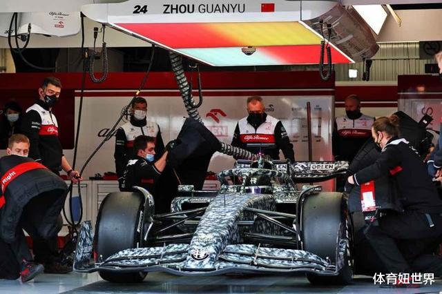 |F1测试赛第3天，奔驰红牛两强发威，半数车队遇麻烦，周冠宇冲出跑道