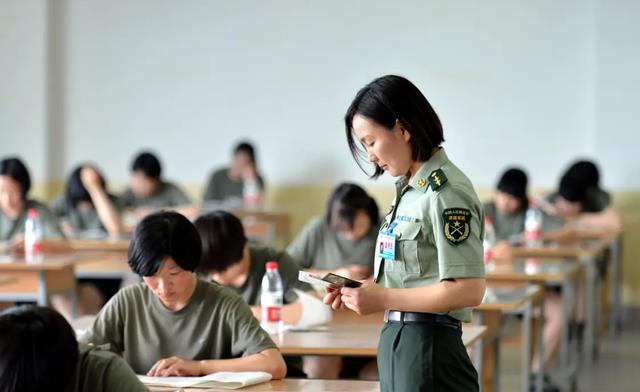张爱萍|军队文职待遇香甜，却90%的人都考不上，普通毕业生差在哪里？