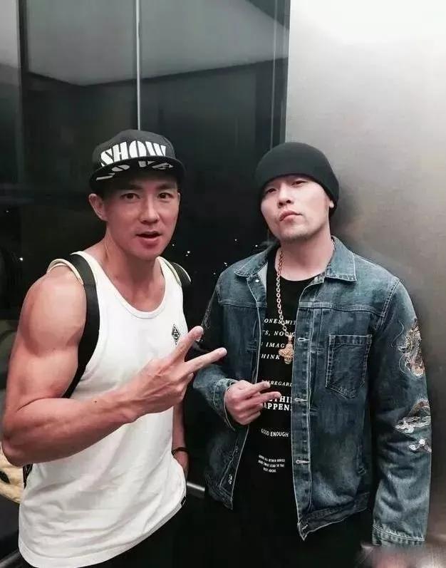 刘畊宏|刘畊宏已被封号多次,为何直播间依然数万人?