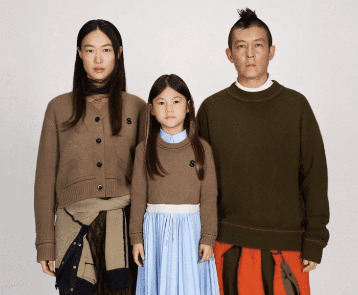 陈冠希|陈冠希晒迪士尼度假照,秦舒培牵手女儿坐旋转木马,Alaia长相随妈妈