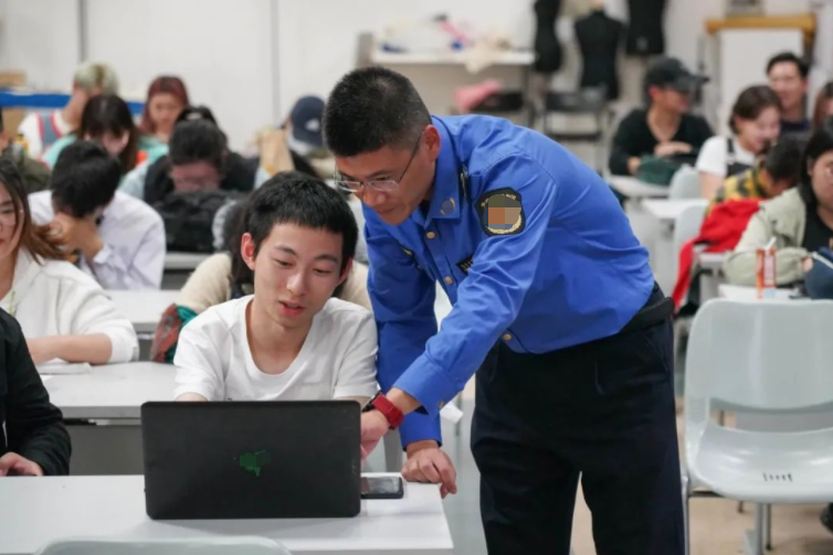 大学生|大学生留校任教优势明显，学生应该怎样做？硬件和软件缺一不可