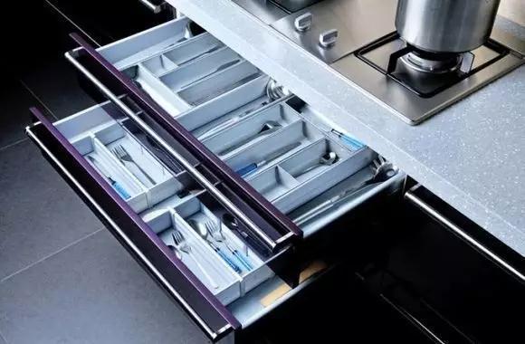 橱柜定制“水太深”，知道“8个问题”，不会踩坑还省钱