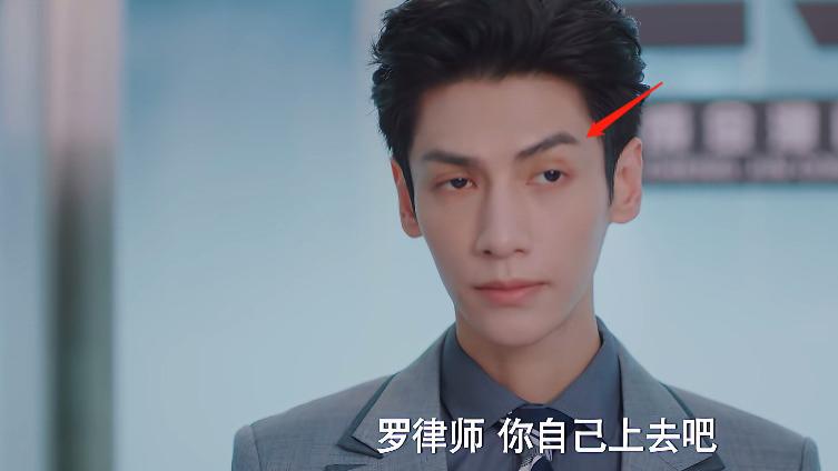 罗云熙|全程挑眉，被称“男版鲁豫”，罗云熙把“演技炸裂”玩出新花样