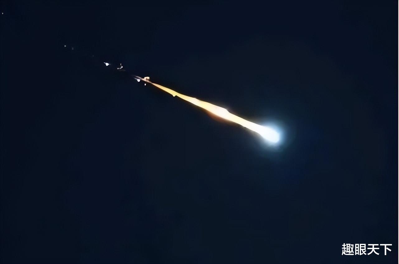 不明物体再现新疆,散发着多种光芒,这次或与外星人?