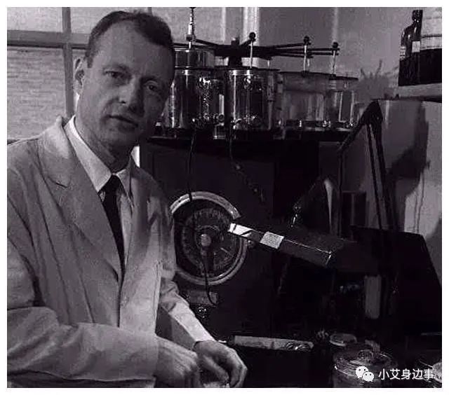 爱因斯坦临死前说了几句话,护士没听懂,死后大脑被切成240片