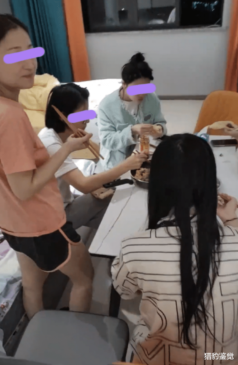 浙江男子被隔离,和7个女生住一起,有吃有喝好热闹,网友羡慕了