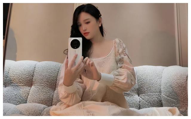 金莎|8位感染的名人:张兰带病直播,张歆艺全家中招,金莎趁机带货