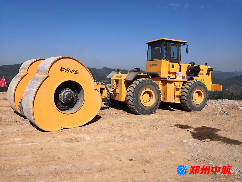 冲击碾压路机补强压实,yct25冲击压路机碾压施工的原理