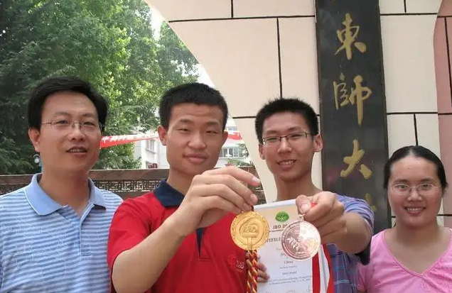 韦东奕|韦东奕被传从北大离职!是出国留学还是拜师丘成桐?他离开能去哪