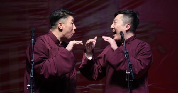 孟鹤堂|烧饼发文:把小蜜蜂带回家了,我可不是小偷,孟鹤堂:啥都往家拿