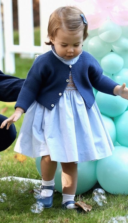 夏洛|梅根女儿高清正脸照，肉嘟嘟的像堂姐夏洛特，姐妹俩发色一模一样