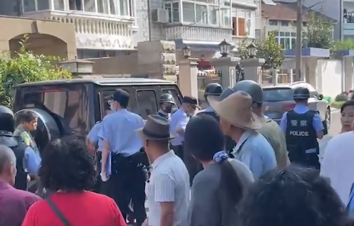 杭州发生重大刑案,39岁女子持刀对母亲和叔叔行凶,1人不幸身亡