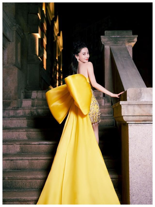 高定|时尚资源好能抗！杨颖直播首穿高定裙，果然离婚女明星都越来越好