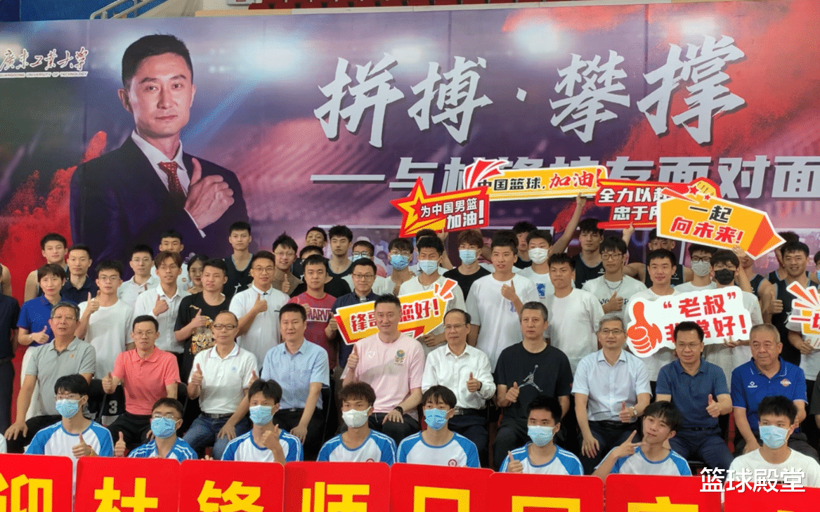 杜锋|太暖心！杜锋现身大学讲座+执教校队，郭士强陪伴而行，真兄弟！
