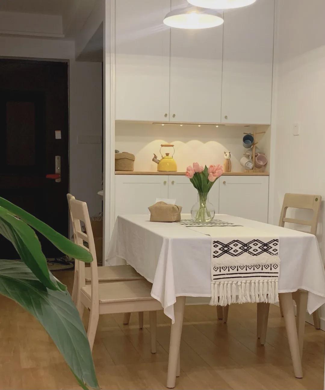 102平温馨家,坚持“素墙”主义,实用性满分,果然越简单越耐看