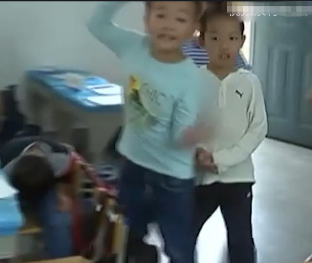 装修教室要收600元班费?家长就说了一句话,惨被班主任踢出群聊