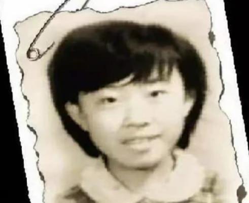 父亲跳海16年了,\追星狂人\杨丽娟,45岁没人敢娶如今过得怎样?