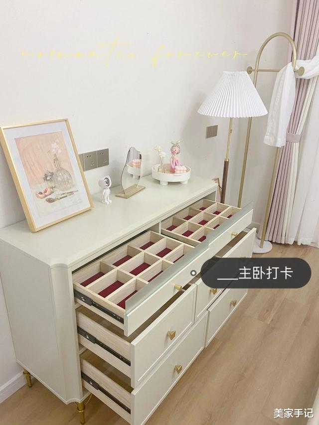 山东夫妇拒绝“过度装修”,把131㎡家装修得堪称教科书,太有品味了