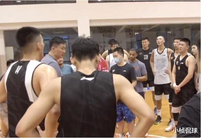 广东男篮|宏远开练上演保留节目，汤杰新球衣号码已定，杜锋收获两大利好