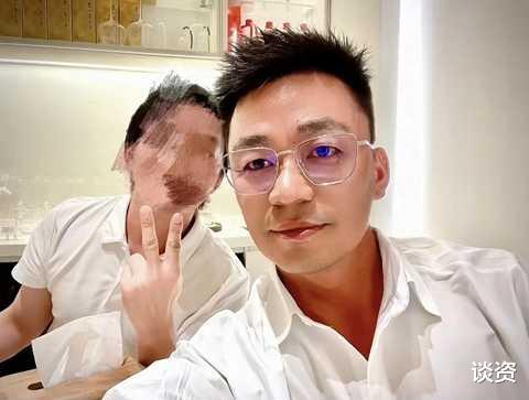 王宝强|王宝强近照曝光，气质大变样，既像苏醒又像汪小菲