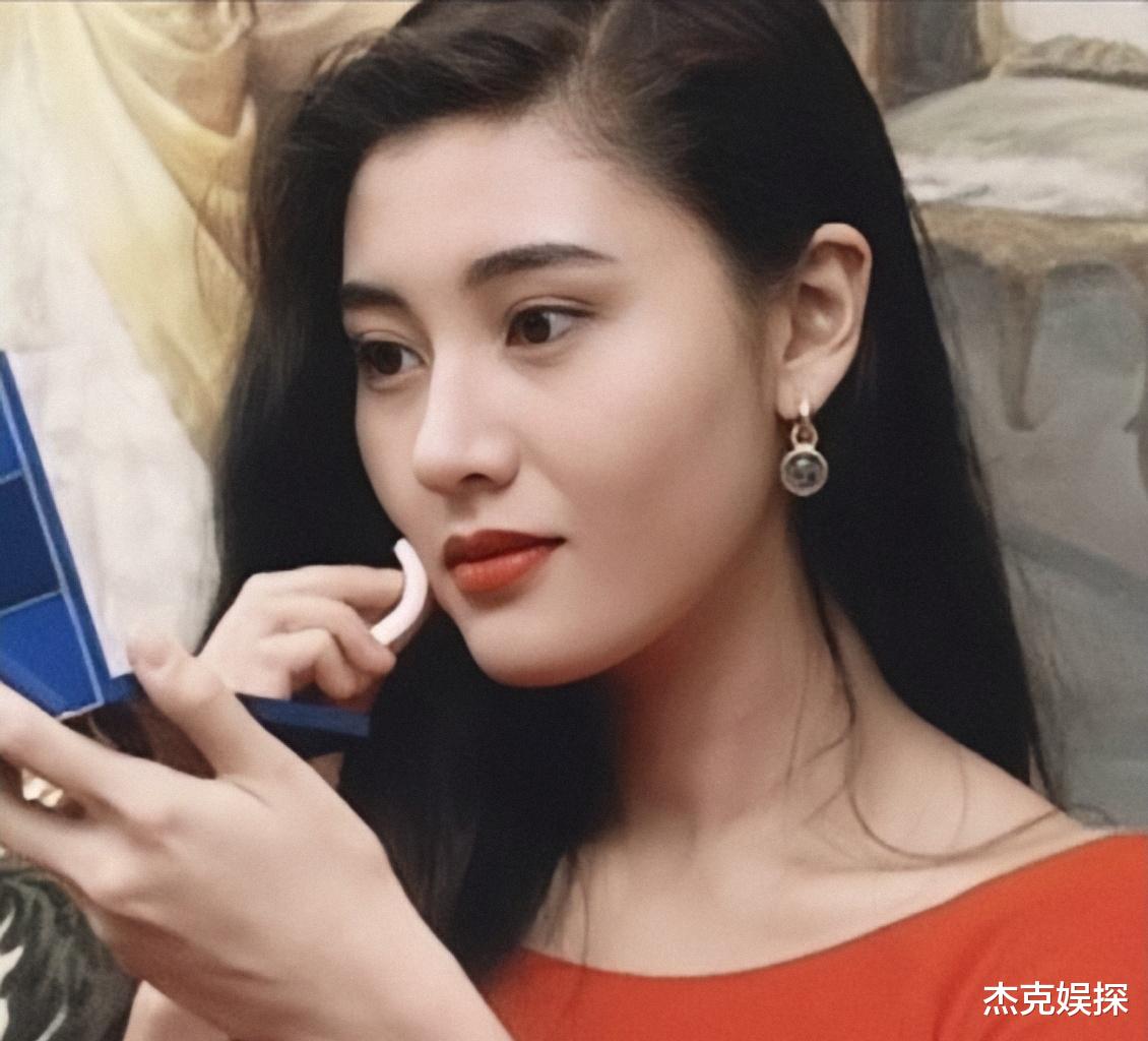 李嘉欣|李嘉欣住院上热搜，被内地与香港网友刷屏嘲讽：这是坏事做多了