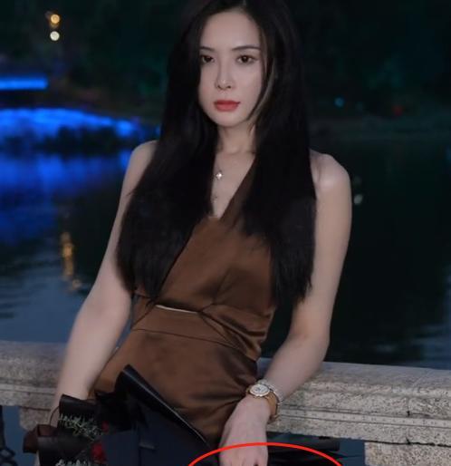 刘令姿|汪少求婚成功？张颖颖秀钻戒，称人生不会再荒芜，网友：心疼大S