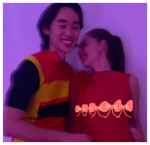 林依轮|林依轮儿子放飞自我！将外国女友扣怀里摸腰，女方不穿内衣惹争议