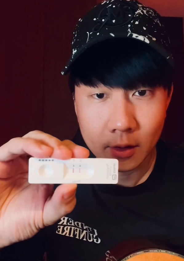 林俊杰|林俊杰确诊新冠!在美国不戴口罩公开表演,网友怒斥其自作自受