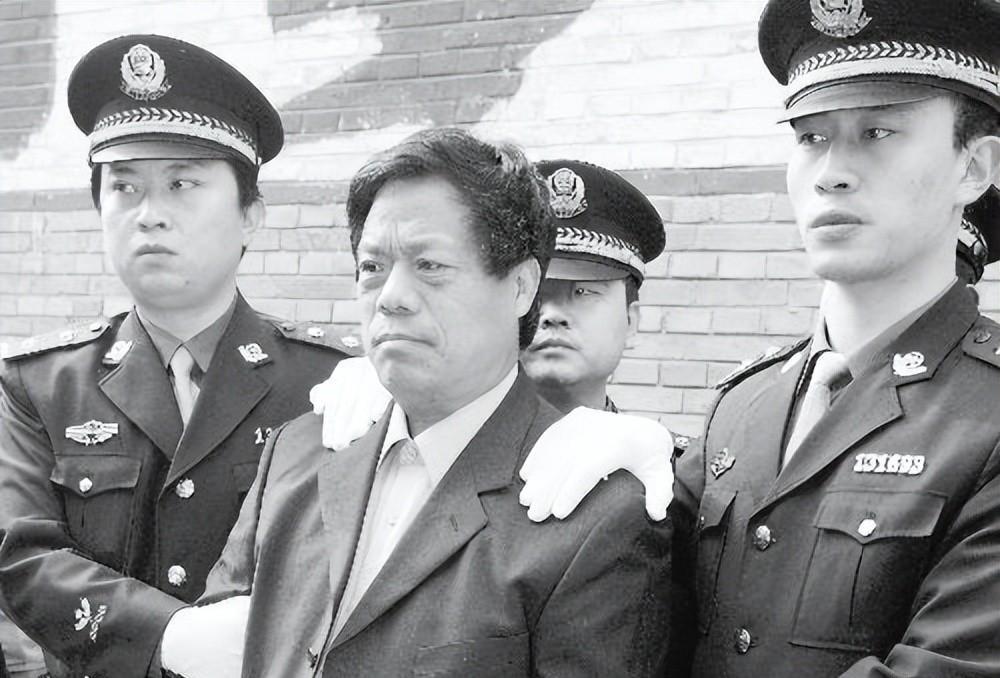 巨贪李友灿落马记:21个月敛财4744万,外逃俄罗斯三次自杀未遂