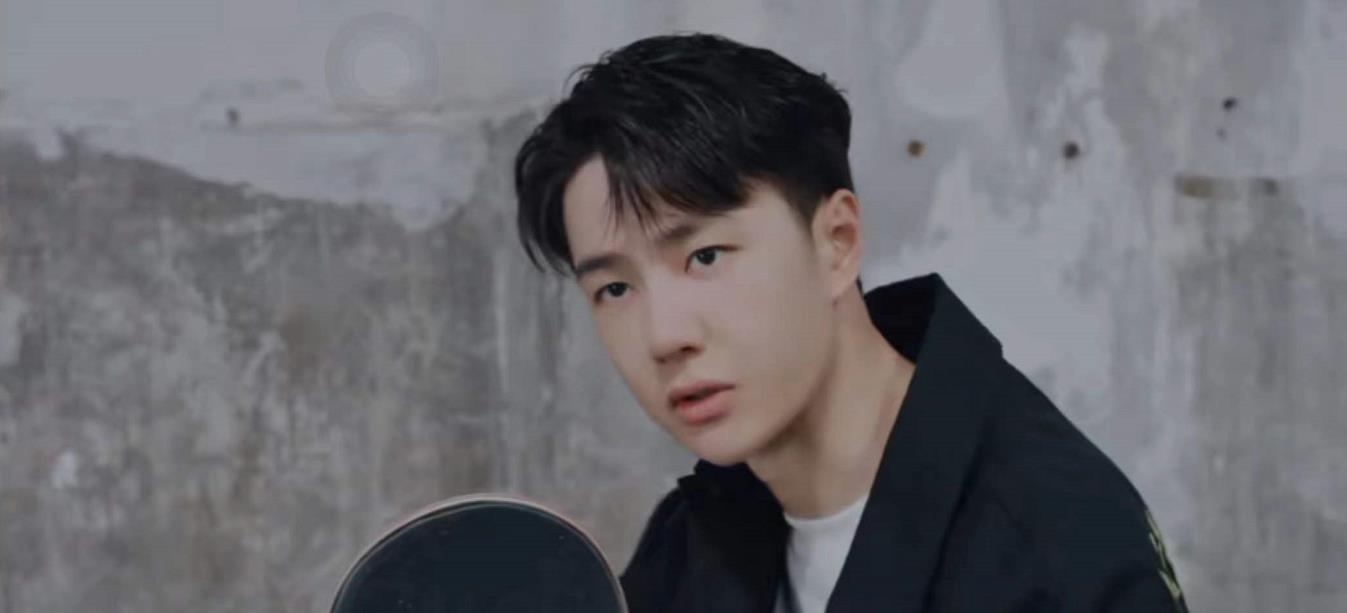 孙天宇|王一博赴嘉峪关进组《长空之王》，带着滑板的缘分开启新角色！