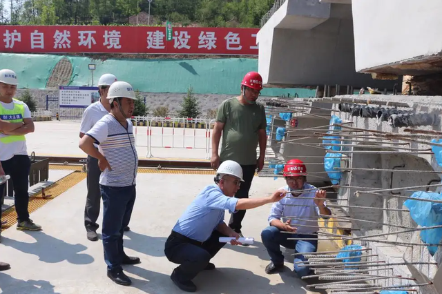 裁员|不惧“中年危机”的3类职业，工资不高但越老越吃香，你选对了吗