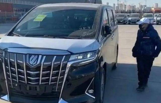 潘长江|潘长江说不带货就没有钱生活,却开着宾利去提埃尔法