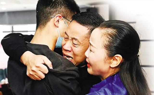 |嚣张！买家怒斥卓妈：孙卓丢失是你们的错，网友扒出孙卓改口内幕