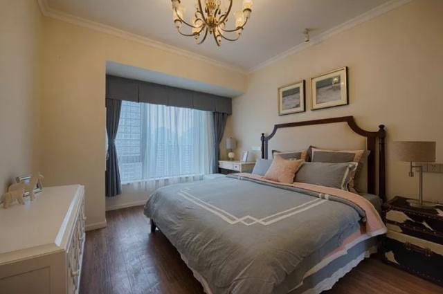 老婆硬在客厅装“假床柜”,入住才知实用!邻居羡慕极了,晒晒