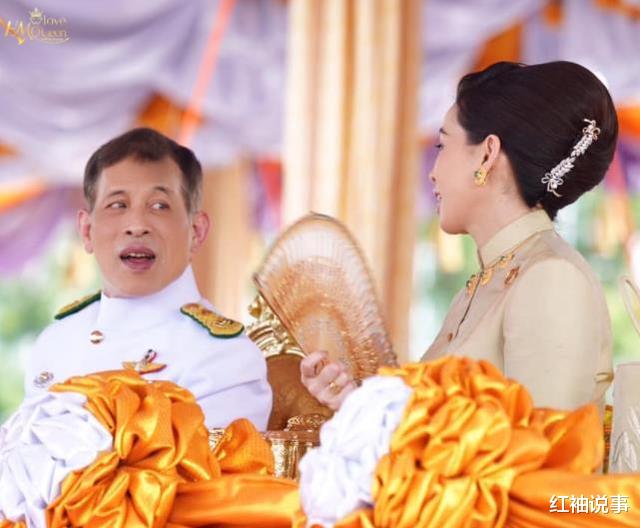 苏提达|苏提达王后妩媚动人，一袭石榴裙稳居C位，牢牢锁定泰王目光