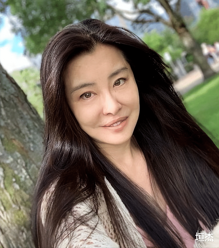 |住豪宅、嫁外国，病逝他乡，这些移居国外的老牌明星浮沉各异