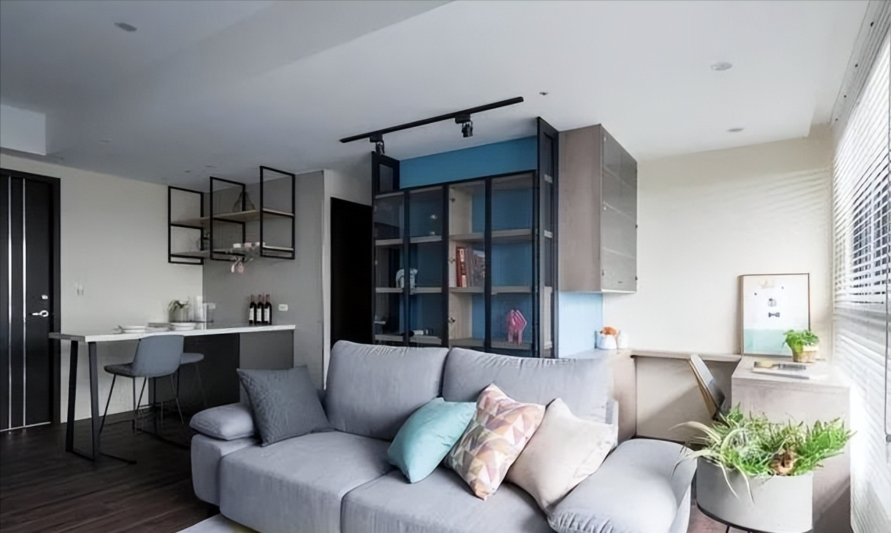 去客厅化越来越普遍,买个餐桌可以阅读又能吃饭,一家人其乐融融