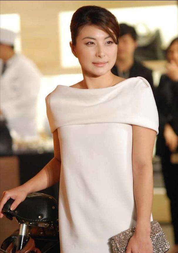 郭晶晶|“清醒贵妇”郭晶晶：打破豪门阔太形象，被霍家宠成宝。