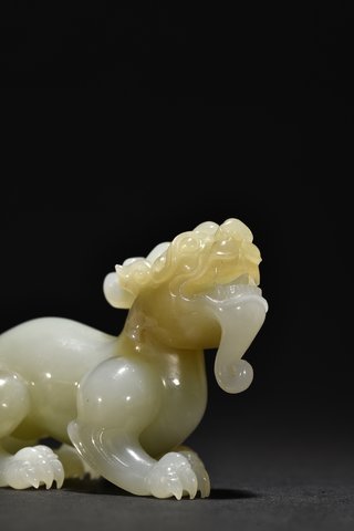 |清代 和田玉螭龙摆件一对