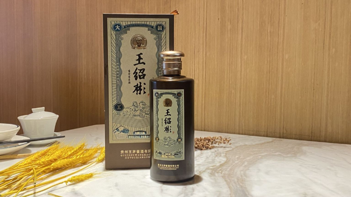 山西大爷一家去吃席,5人造完3斤白酒,居然喝没了14万!为啥?